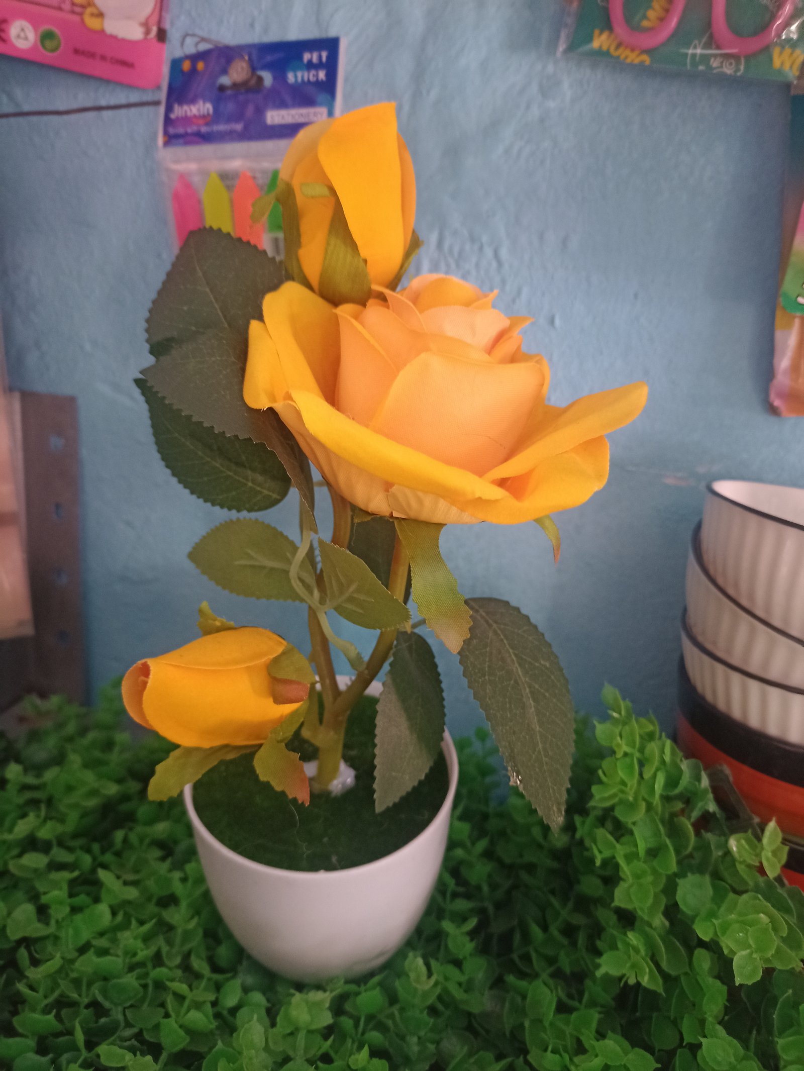 Macetita rosa amarilla