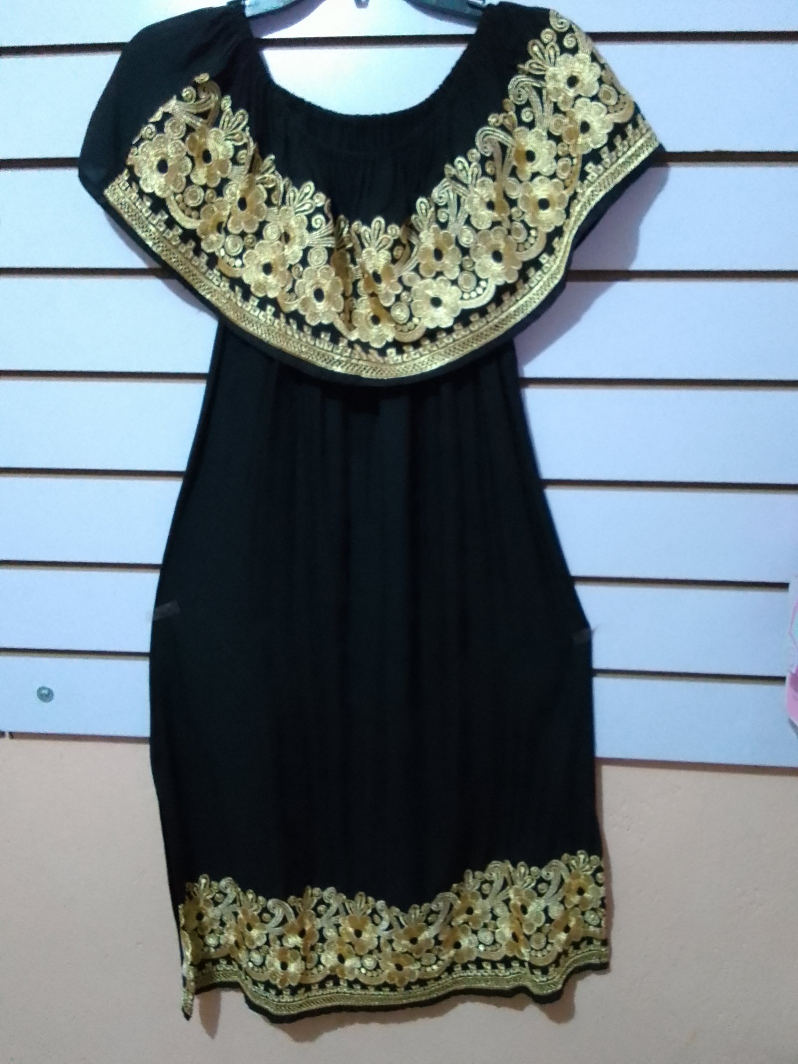 Vestido artesanal negro campesino