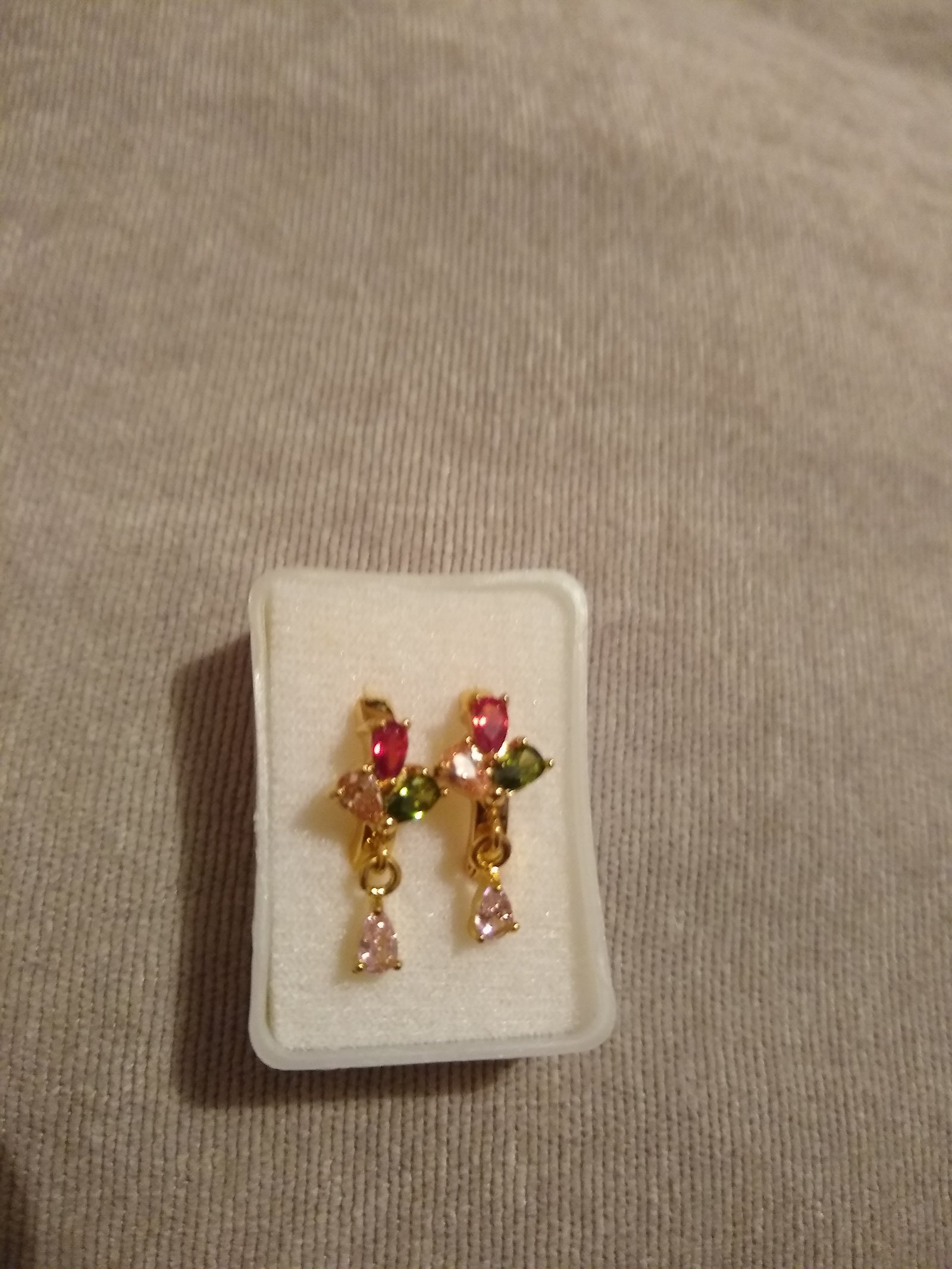 Aretes con circonia