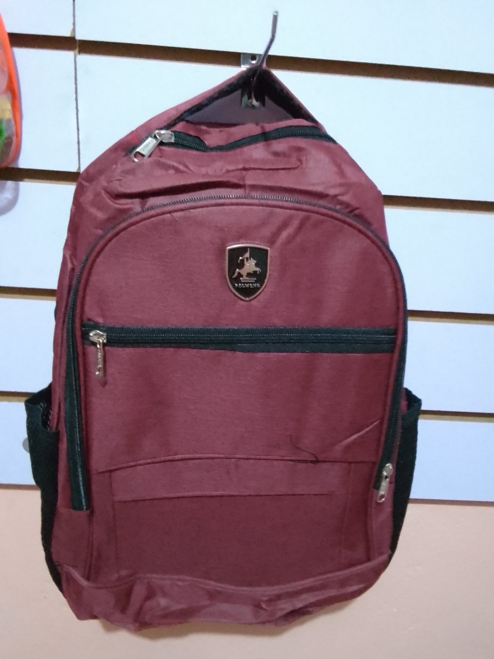 Mochila color tinto