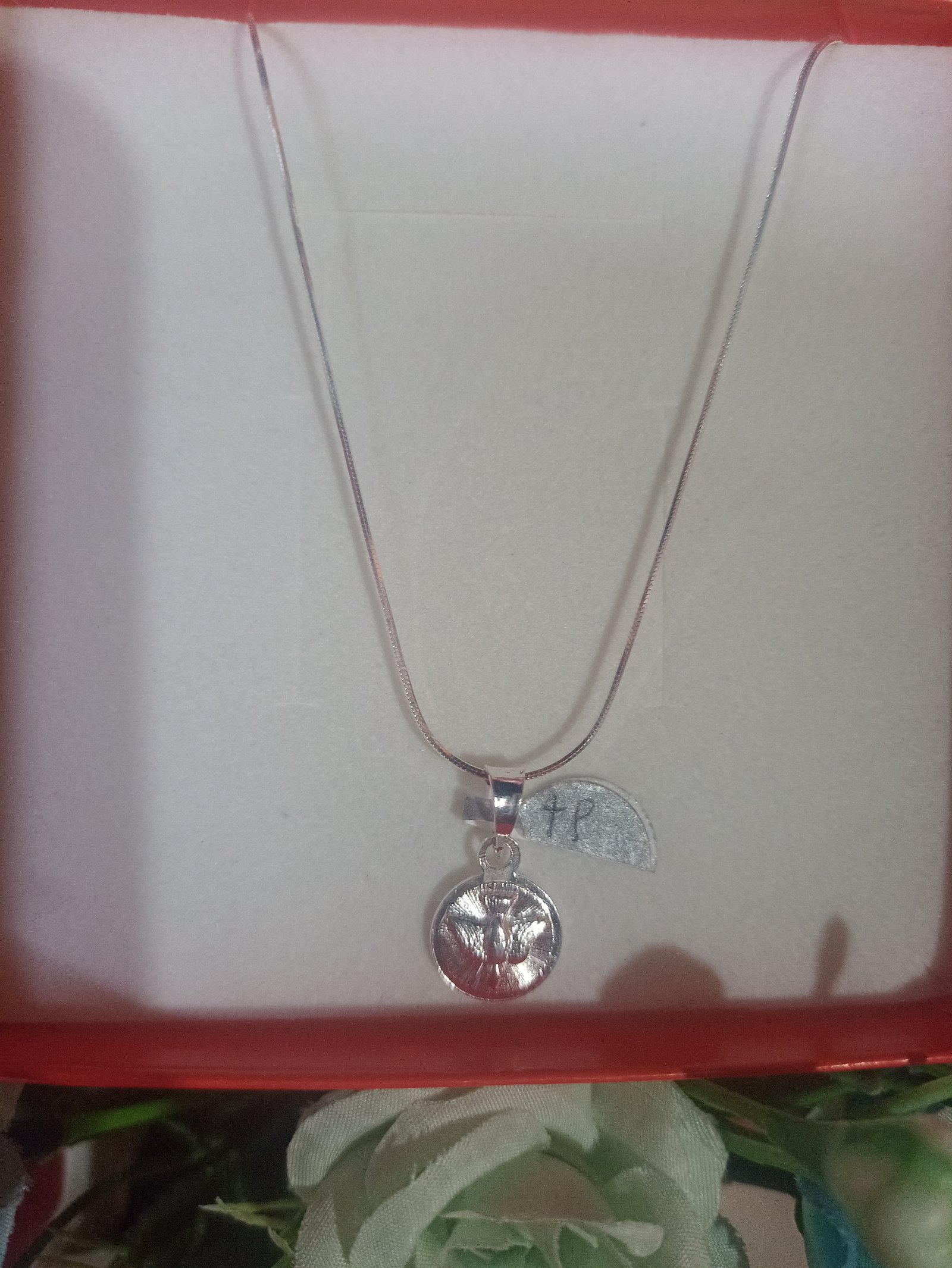 Cadena con dije espíritu Santo