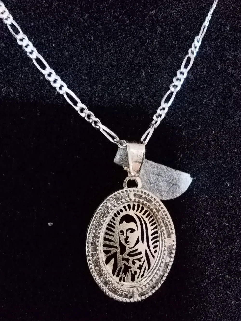Cadena con dije virgen Guadalupe