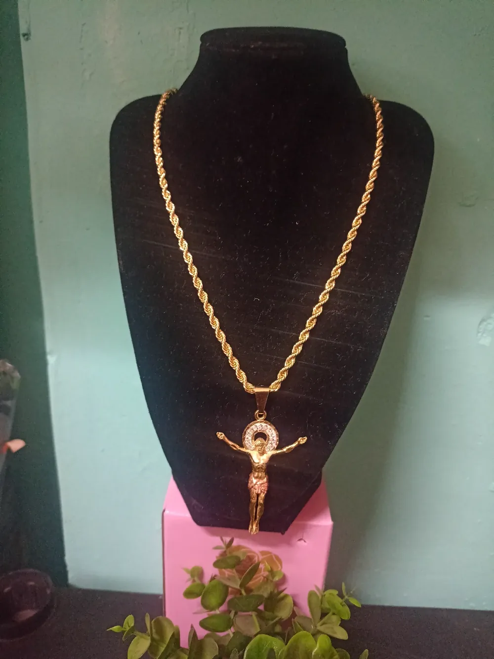 Torsal con dije y crucifico