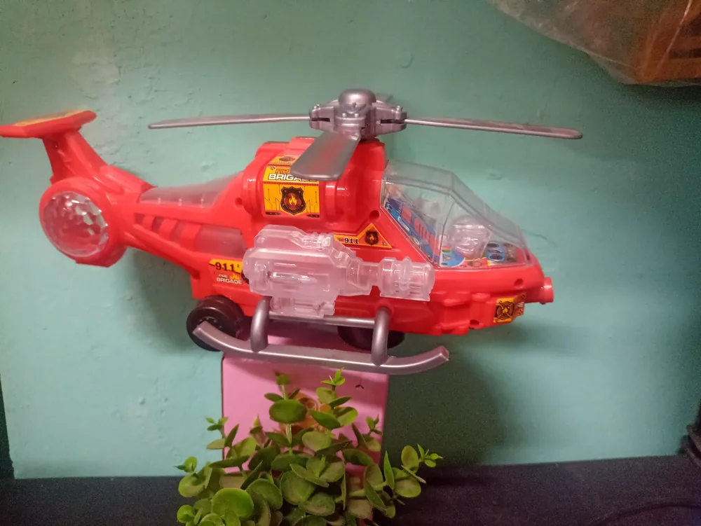 Helicóptero bombero rojo