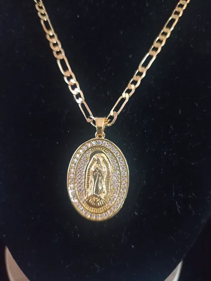 Cadena con dije virgen Guadalupe
