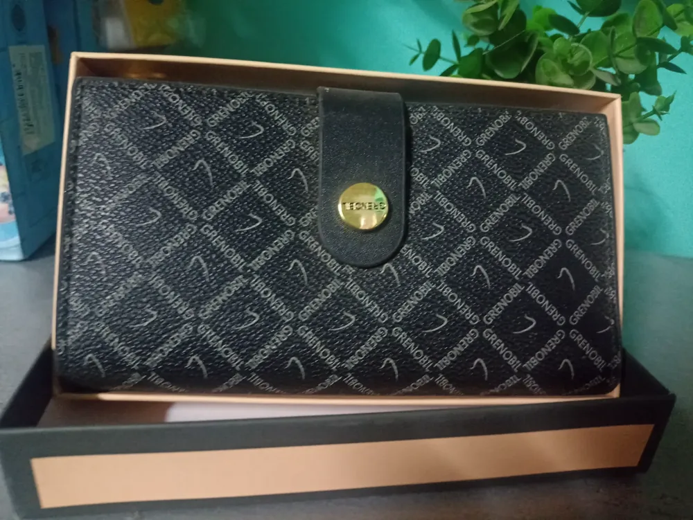 Cartera con billetera